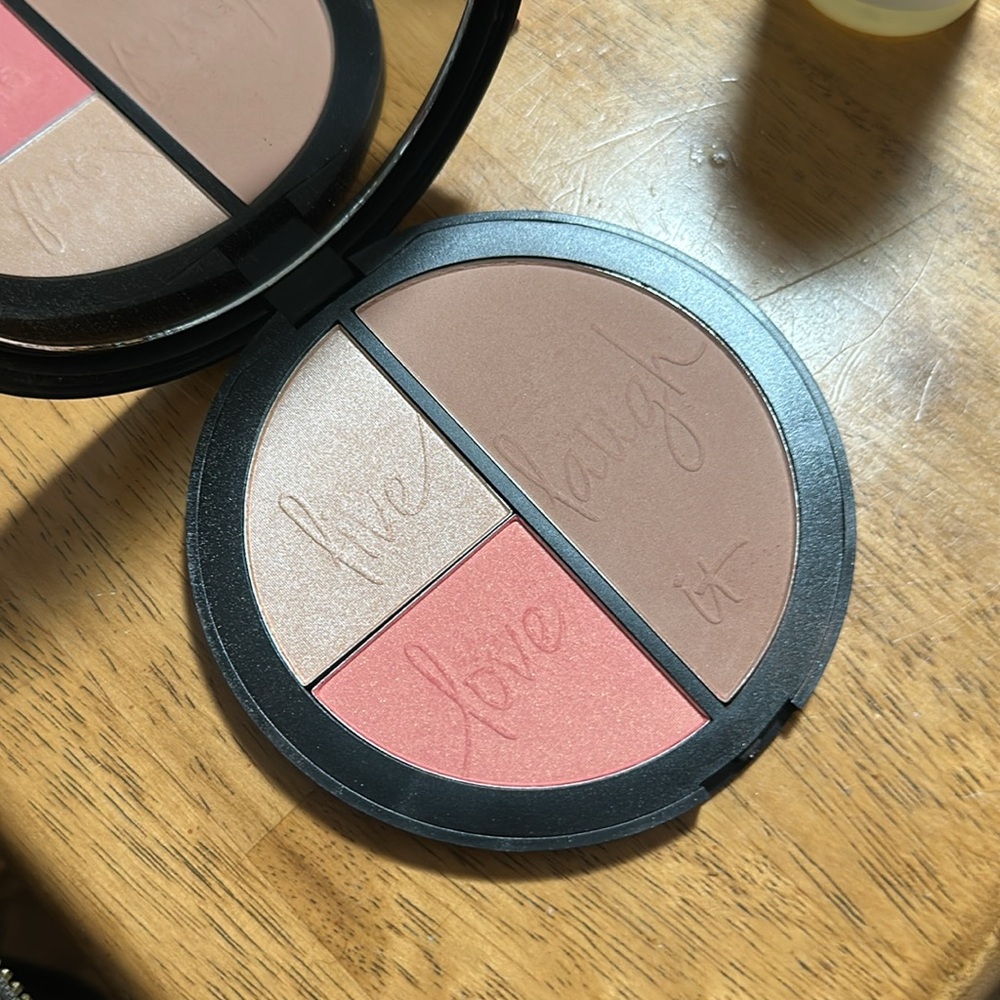 Makeup bundle - Picture 4 of 5